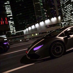 勒出唇形的女星
