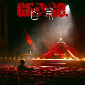 勒出唇形的女星
