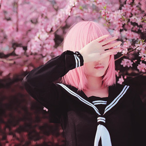 勒出唇形的女星
